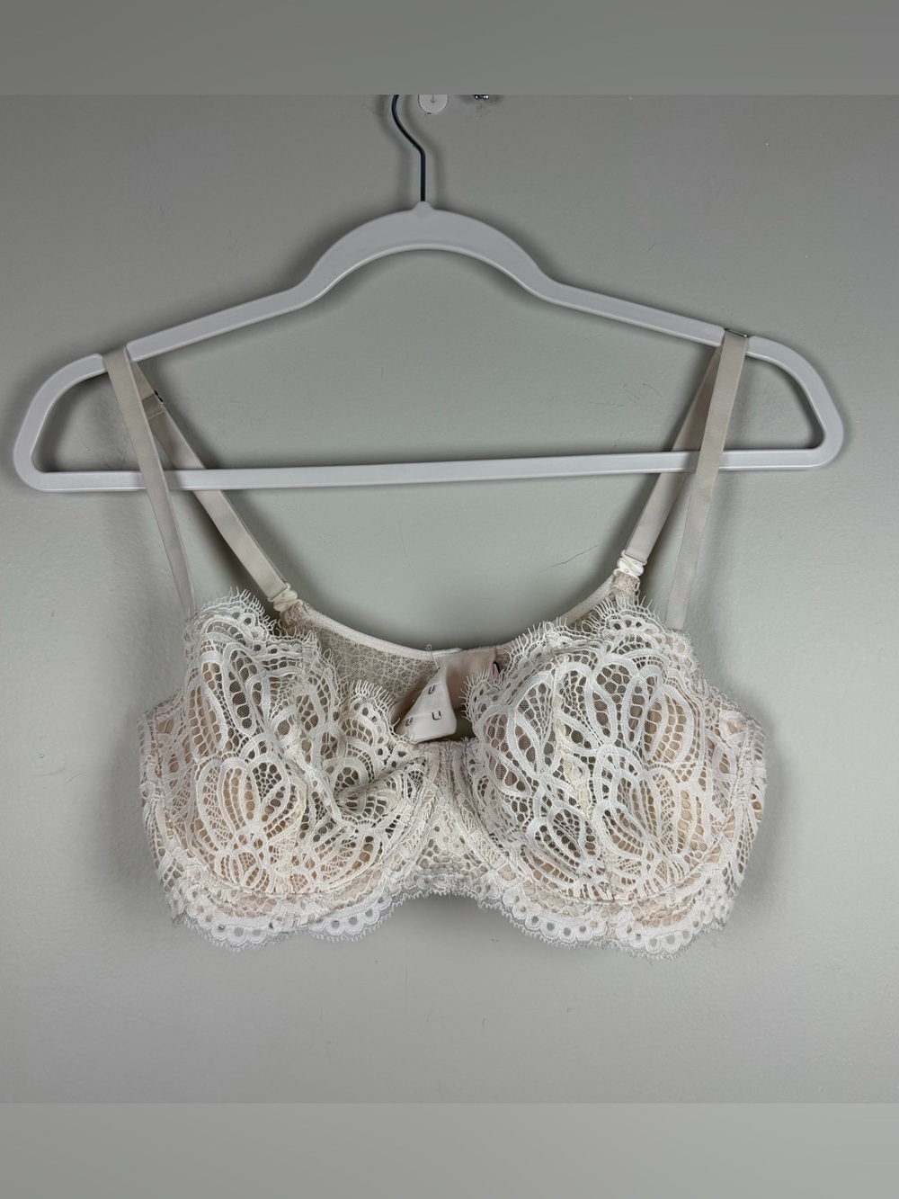 Victoria’s Secret White Lace Push Up No Padding Push Up Dream Angels Bra 36D